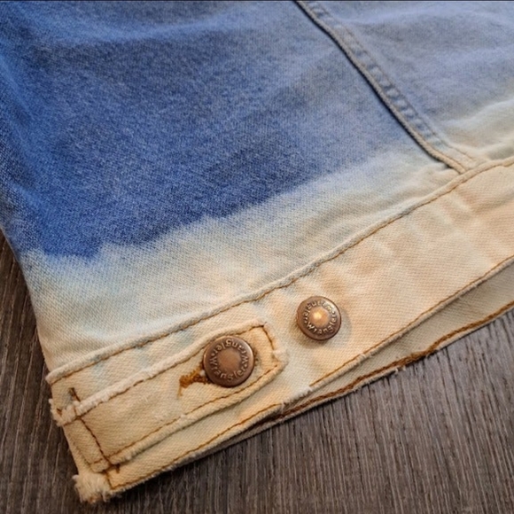 Wrangler Denim Jacket Bleached Distressed Trucker Style Blue Mens Medium - Picture 2 of 7